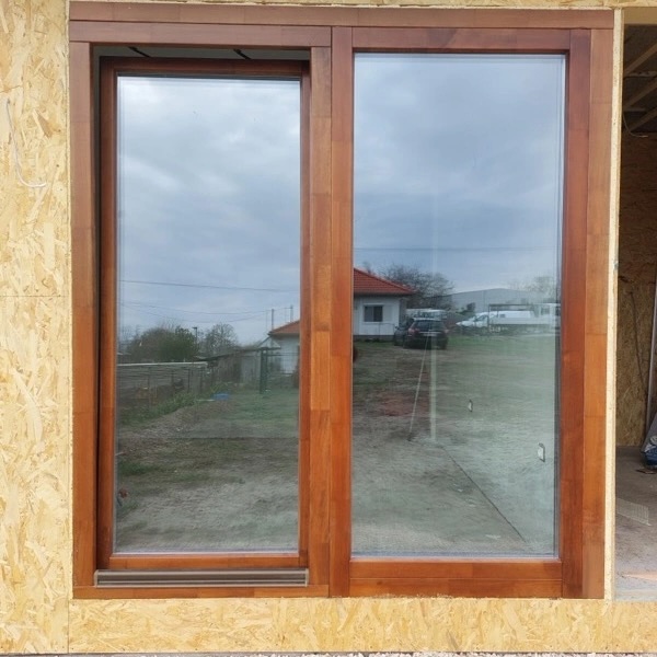 92mm beépítési mélységű kültéri fa tolóajtó.